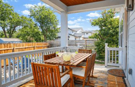 Chestnut Ember by AvantStay Indoor-Outdoor Living Firepit Balcony Near Downtown Austin Hotspots - Photo 1