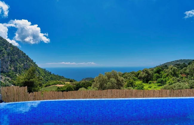 2 Bedroom Private Villa With Infinity Pool and Sea View - Photo 23