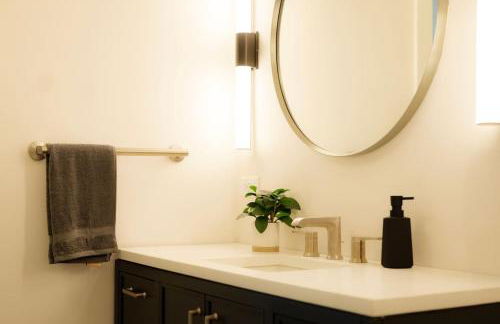 Above The Roots - Sophisticated 1BD Retreat - Photo 40