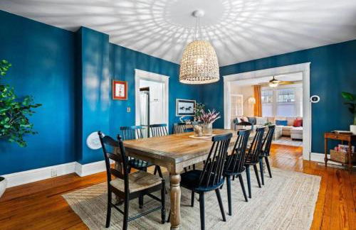 Roberson House Private Pool Walk to DT Sleeps 12 - Foto 24