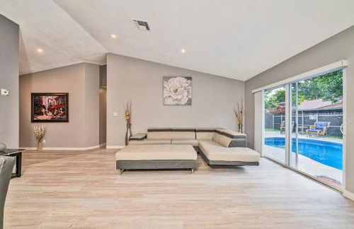 Spacious 4 bedrooms, 2 bathroom house with pool - Photo 23