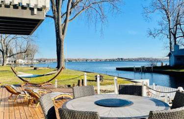 Unforgettable 4 bedroom 3 bath waterfront cabin - Photo 21