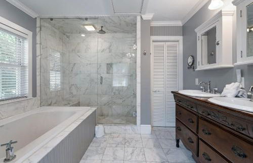 Secret Garden Hideaway l Walk to DNTN l Sleeps 8 - Foto 50