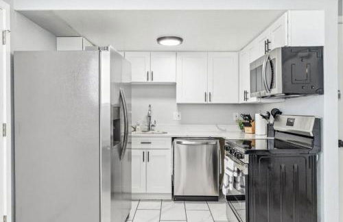 All New! Convenient Location! Sleeps 6 - Foto 13