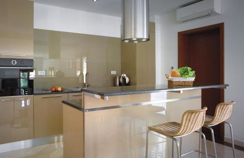 Private luxury Villa BIANCO on Solta for up to 10 persons, heated pool, free parking, very close to the beach! FREE Kajak & Mountainbikes, GREAT living area & privacy! - Foto 3