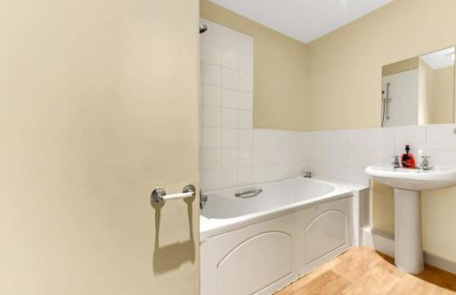 Central MK 2-Bed, Ideal for Work Stays - Foto 4