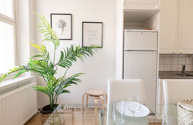 2ndhomes Spacious & Cozy 1BR Home - Photo 8