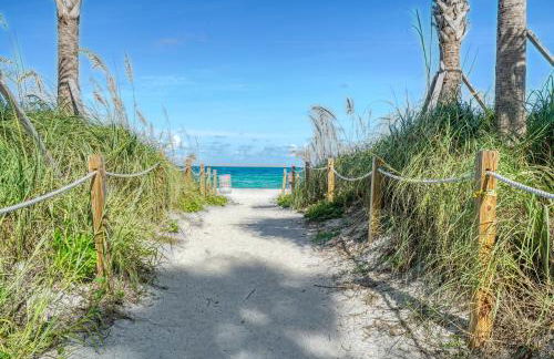 Deluxe Studios and Apartments at the Casablanca - Photo 4