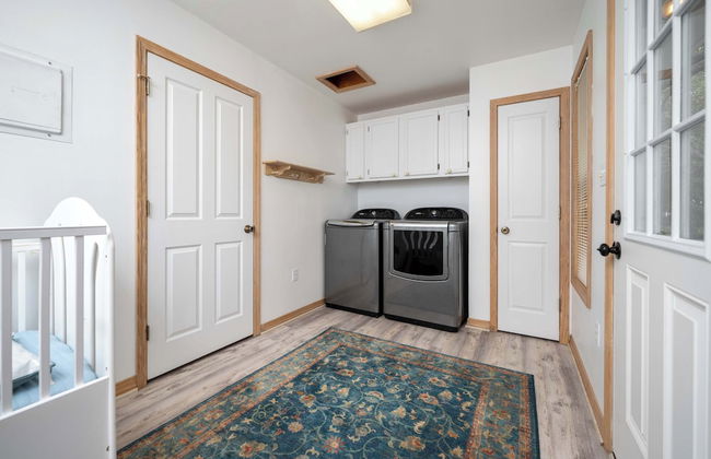 Secluded Waterfront Retreat for 23 Dock, Pets OK - Foto 49