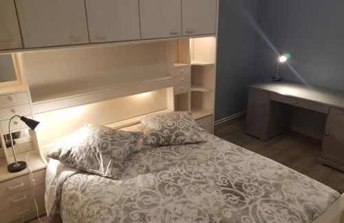 BedinReims "burgundy bottle" 110m2 Exceptional, 4 chambres doubles, 2 bain, free park & wifi, tout équipé - Foto 33