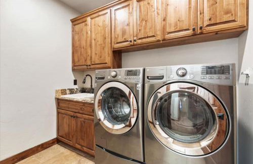 Reno Basecamp 2 King Suites, Walk to Food and Fun - Foto 25