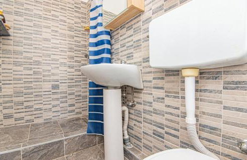 5 Bedroom Lovely Apartment In Raslina - Foto 33