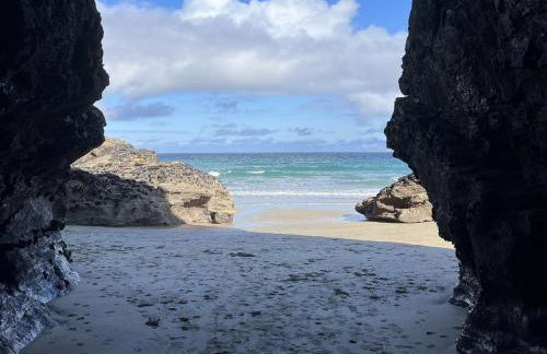 UPPER BEACH HOUSE - Photo 7