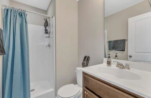 3BR Townhouse King Bed Garage Near NC State - Foto 18