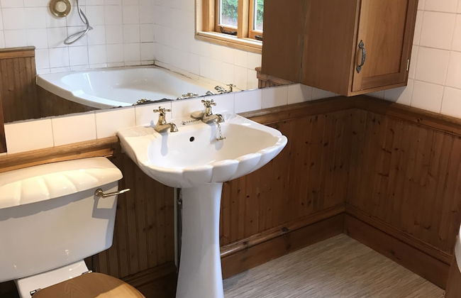 Village Period Cottage Next to a Idyllic Stream - Foto 17