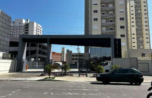 A 2 min da Praia e do Shopping - Foto 1