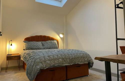 Smithy Bungalow, free private parking included, Buxton - Photo 2