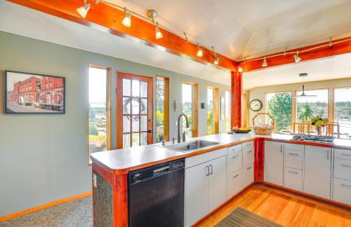 Gig Harbor Home Large Deck, Outdoor Dining Area - Foto 10