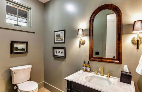 Deck and Mountain Views Black Chalet in Glenville - Foto 21