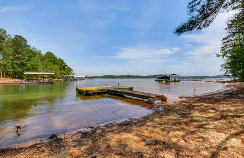 Waterfront Townville Home with Hot Tub and Dock! - Foto 39