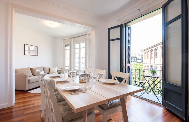 Stunning 4BR Apart in Sagrada Familia - Photo 34