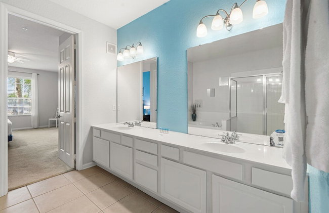 Beautiful LAKEVIEW Deluxe Condo Near Theme Parks - Photo 123