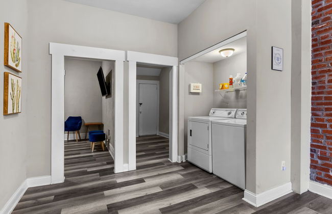 Designer Home in Shaw Right Side - JZ Vacation Rentals - Photo 21