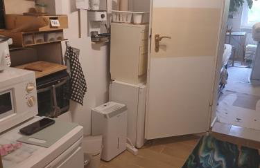 Cozy 1 room micro apartment ,1double,1single bed - Photo 2