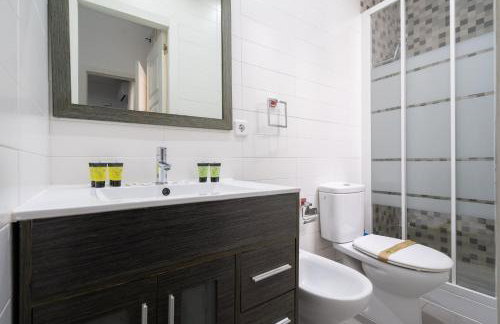 Steps to Gran Via Stylish 1BR in Chueca Alquiler Temporal - Foto 18