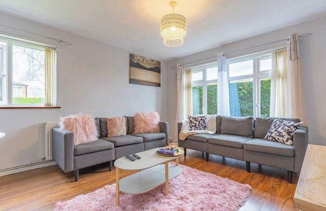 Sleek and Cozy 1BR Resorts World Nearby - Foto 1