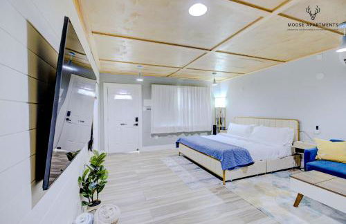 The Moose #5 - Modern Comfy Studio with King Bed, Free Parking & Fast WiFi - Foto 12