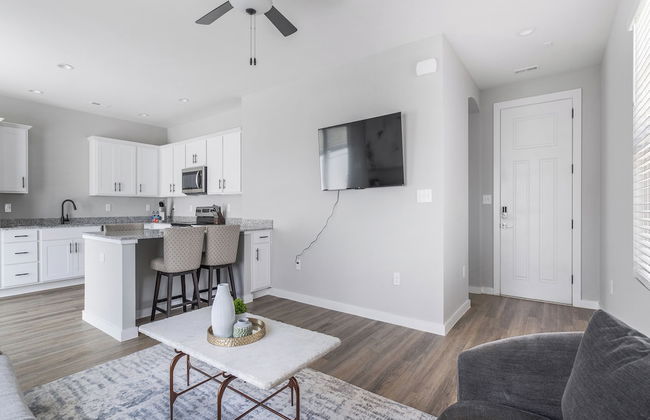 Landing Apartments Huntsville - Photo 10