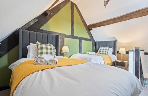 #111 New Farm with hot tub and Sauna - Sleeps 18 - Near Elmore Park - " Perfect for Contractors and Families - Parking space for 10 cars" - Foto 47