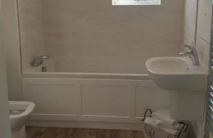 Olavat Cottage detached property with parking - Photo 14