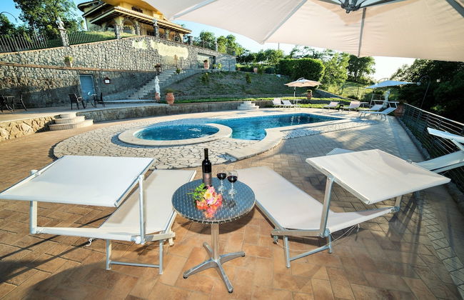 Villa on top of a Hill With an Enchanting View of Lake Bolsena - Foto 14