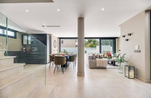 VACATION MARBELLA I Villa Marbesa White Pearl, Two Private Pools, 3min walk to the Beach, Fastest WiFi, Built in 2024 - Foto 21