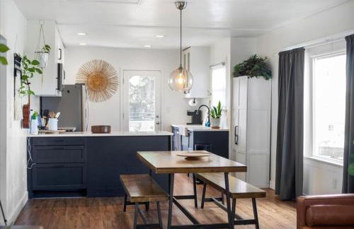 NEW Beautiful BOHO Home by Beach, Downtown + Shops - Foto 1