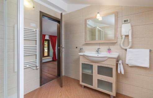 Cozy Home In Tinjan With Wifi - Foto 52