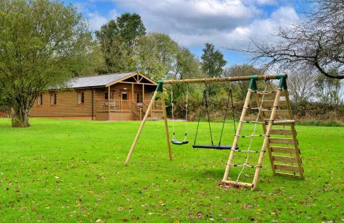 Finest Retreats - Tarkas Holt Log Cabin, Stowford - Foto 26