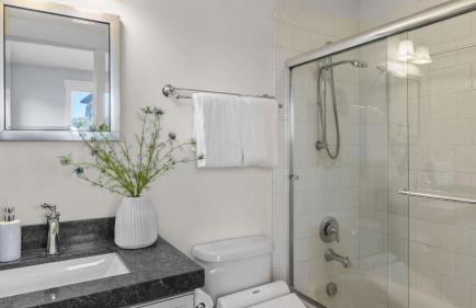 Rooftop Deck w Hot Tub Near Dining Ski Slopes The Lookout by AvantStay - Photo 19