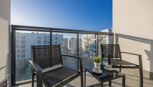 Elegant Apartment in Warsaw with Parking and Desk for Remote Work by Noclegi Renters - Foto 4