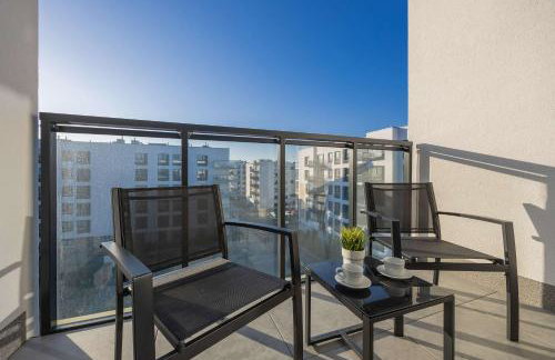 Elegant Apartment in Warsaw with Parking and Desk for Remote Work by Noclegi Renters - Foto 4