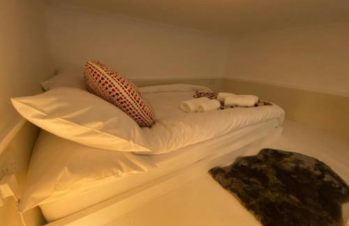 Georgian 4 Bedroom 3 Bathroom New Town Apartment - Foto 16