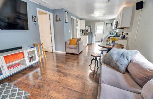 Cheerful 2-Bedroom with convenient Expressway access - Photo 17