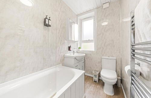 Warm Cosy Family Home With Free Parking - Foto 62