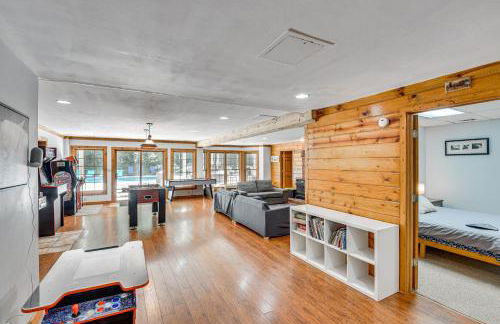 Huge Family Home with Pool - 13 Mi to Lake Michigan! - Foto 28