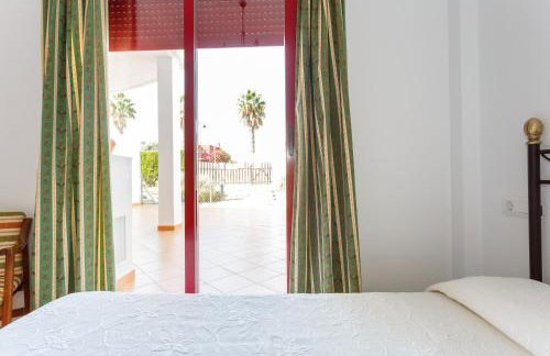 Bonito apartamento en campo de golf con piscina - Photo 11