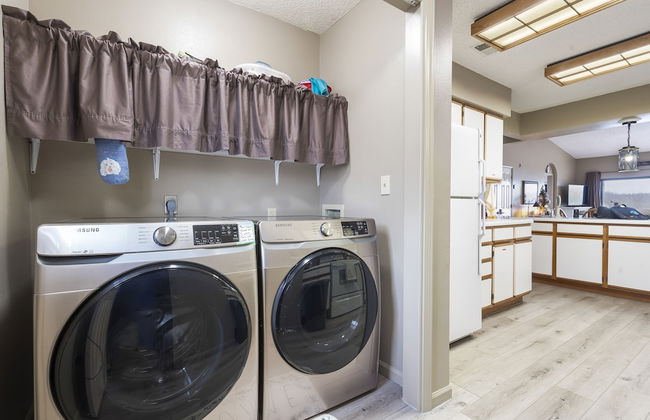 Jim and Roses Cozy Condo 15 Min to Downtown! - Photo 17