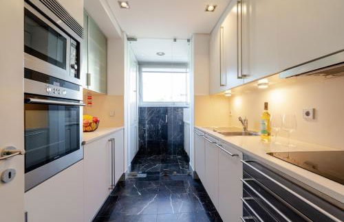 Modern Flat with Workspace in Foz by HostWise - Foto 4