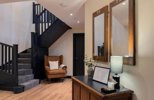 Converted Welsh Sunday School with Sea View & Garden on Anglesey - Dog Friendly - Photo 13